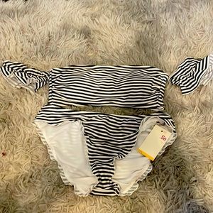 2 piece swimsuit. Both bottom and top all smalls.